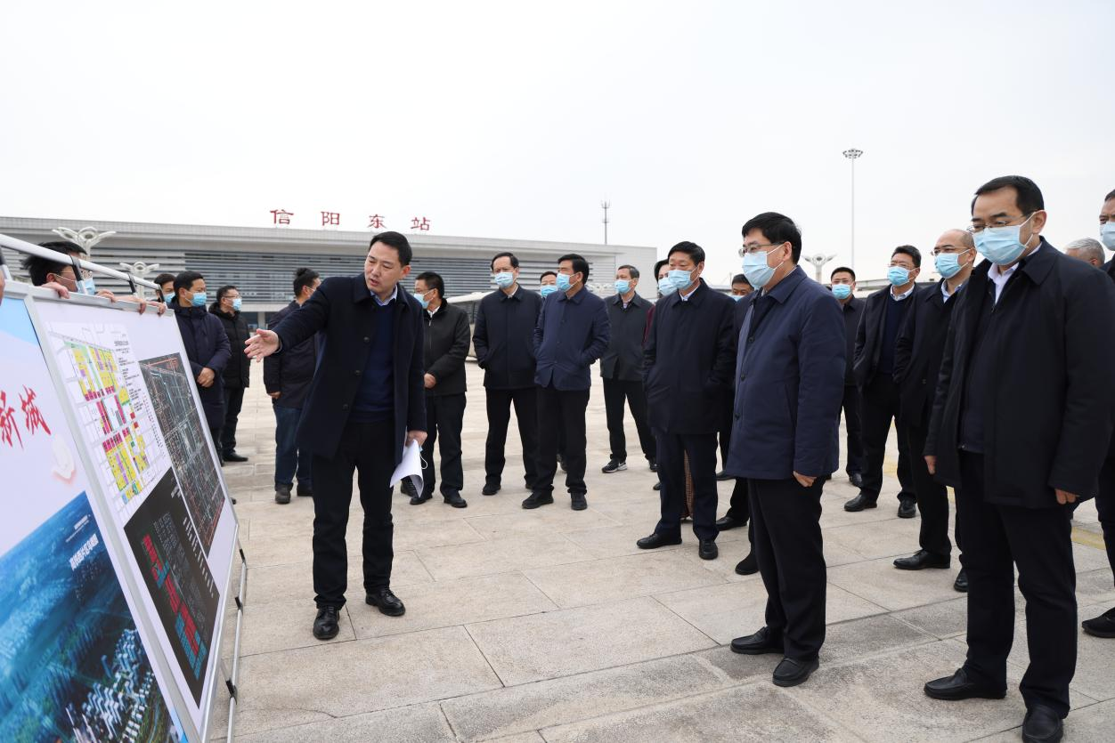 站在新起點(diǎn) 開局即沖刺 市黨政聯(lián)席務(wù)虛會(huì)議召開