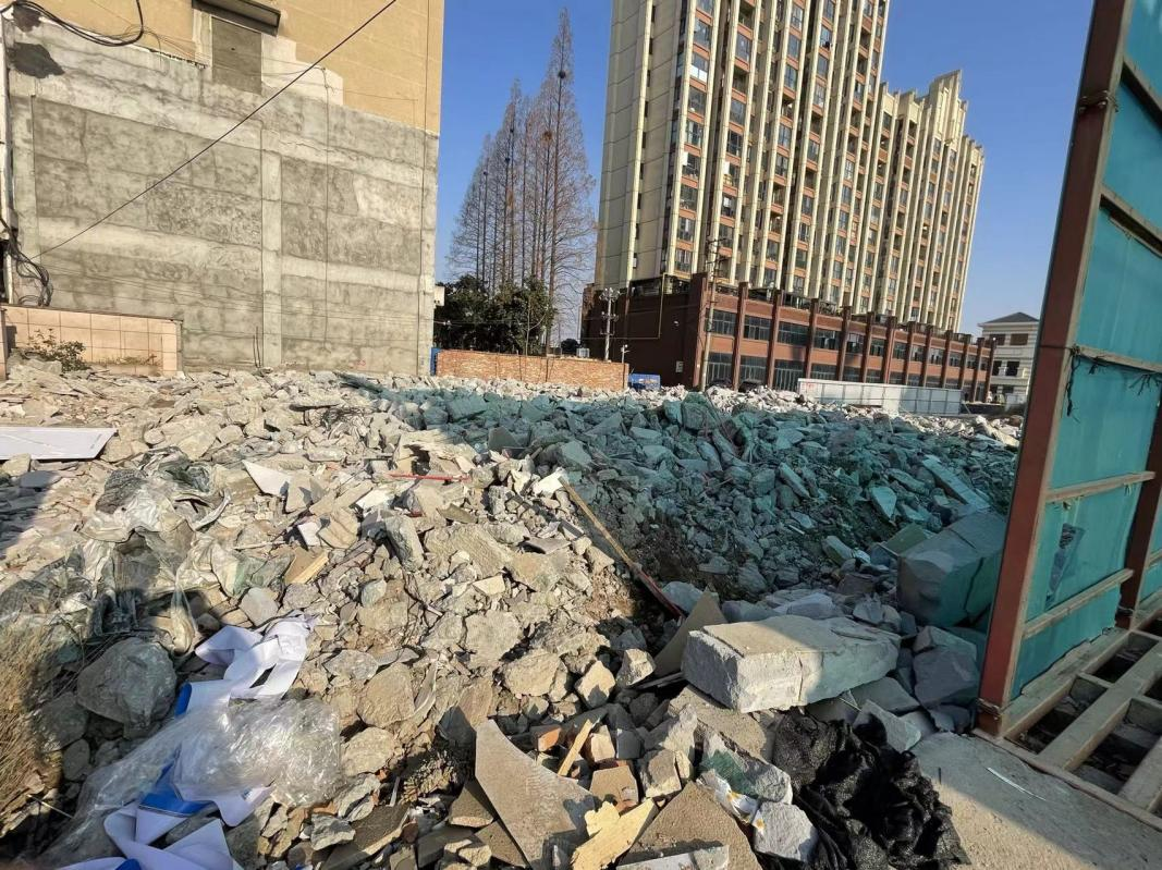 信陽華信建投集團承建新十六街金域府段日前通車