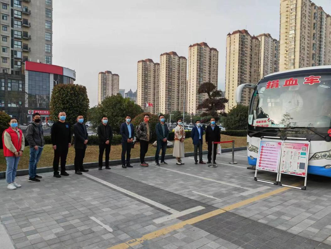 責(zé)任赴使命 熱血踐初心 華信建投集團(tuán)組織開(kāi)展無(wú)償獻(xiàn)血活動(dòng)