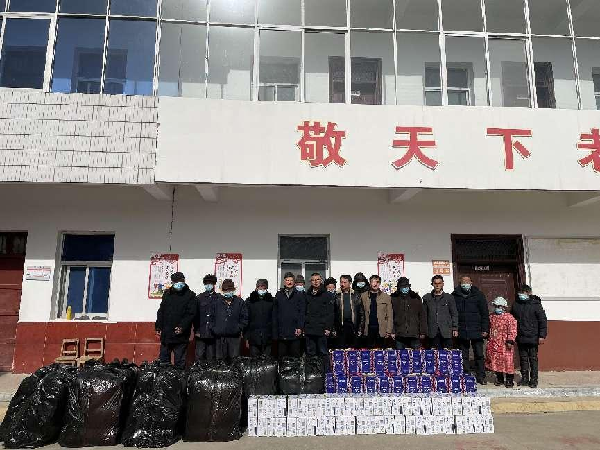 拳拳國(guó)企心，濃濃敬老情——信陽(yáng)華信建投集團(tuán)赴竹竿鎮(zhèn)開(kāi)展春節(jié)慰問(wèn)活動(dòng)