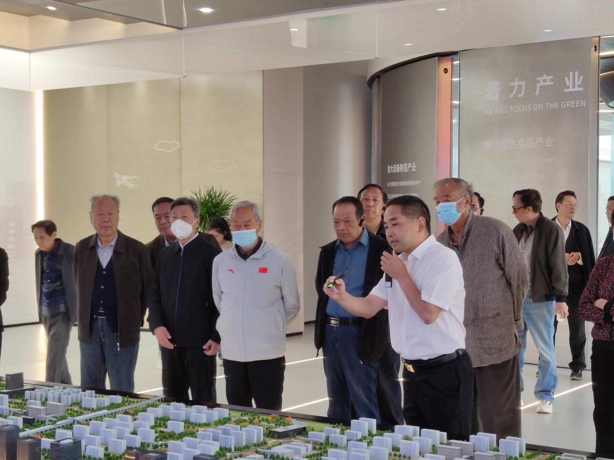 市老干部局“信陽(yáng)人看信陽(yáng)”主題活動(dòng)在信陽(yáng)CAZ城市展廳舉行